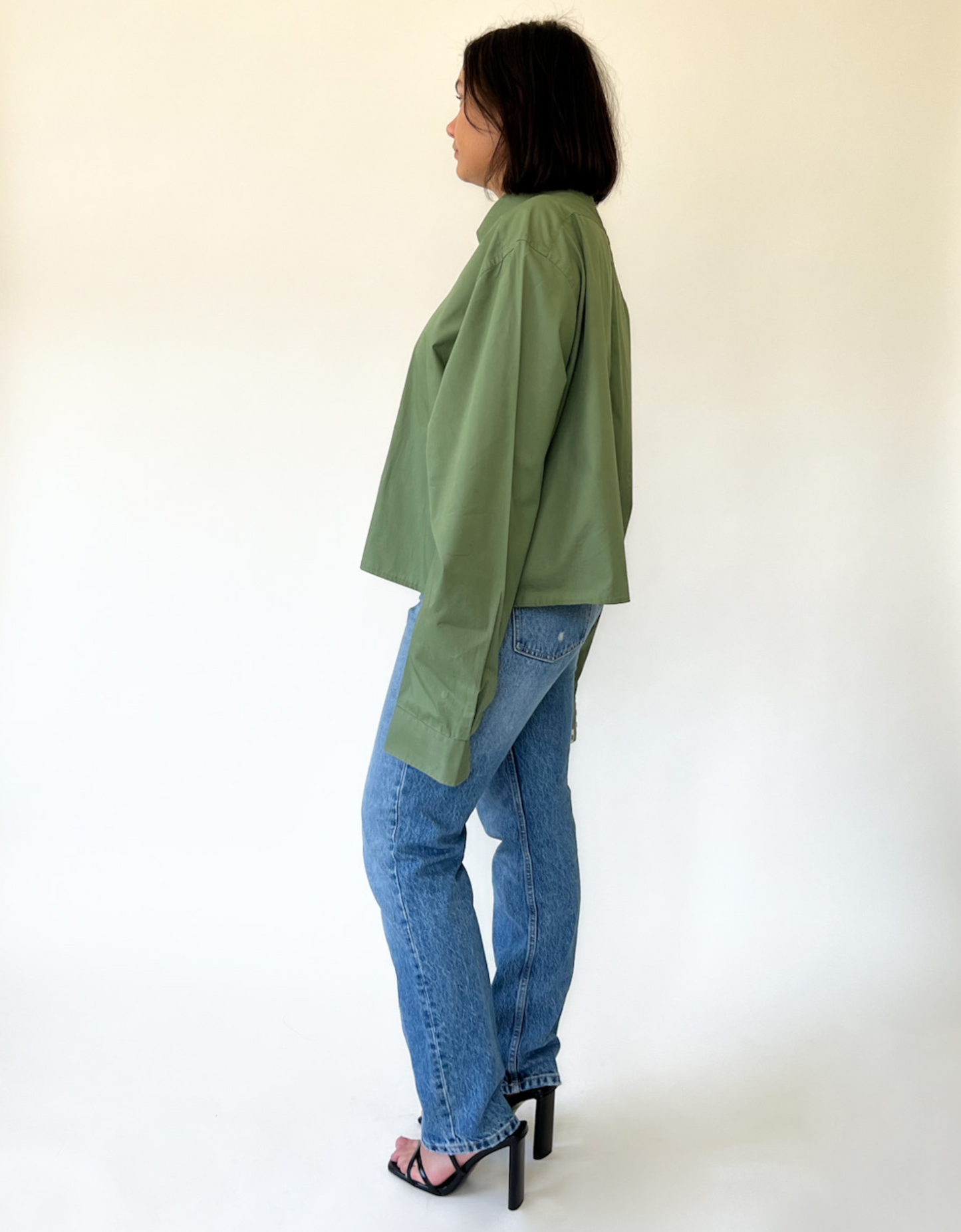 Cropped open back blouse - green