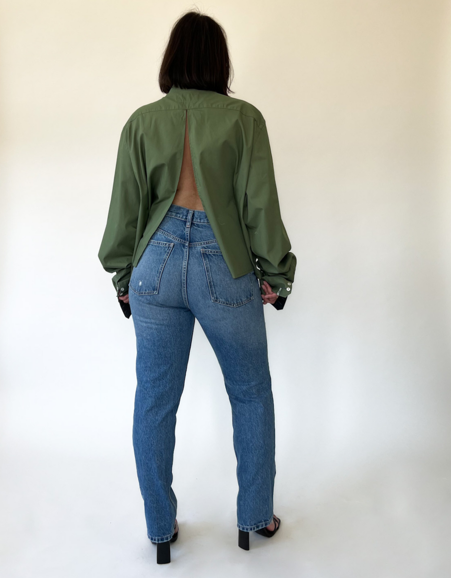 Cropped open back blouse - green