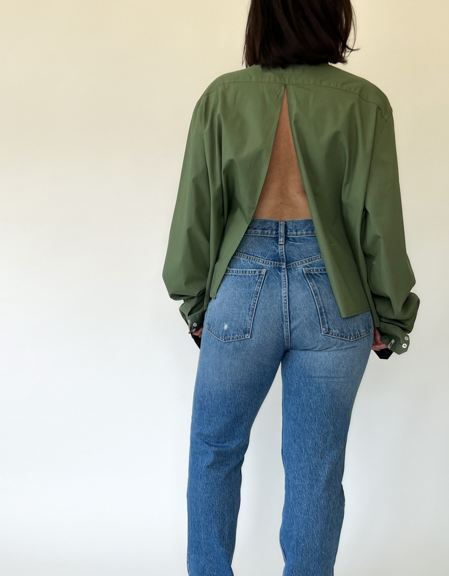 Cropped open back blouse - green